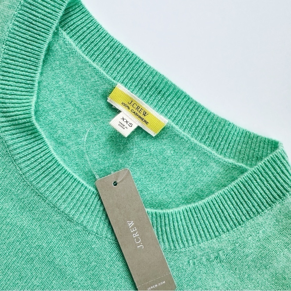 J.Crew Women’s Cashmere Classic Green Crew Neck Sweater - Picture 5 of 7